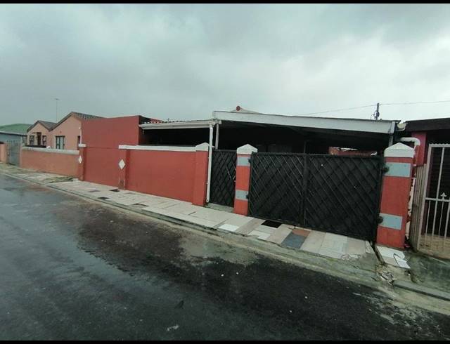 3 BEDROOM FREEHOLD FOR SALE IN EKUPHUMLENI